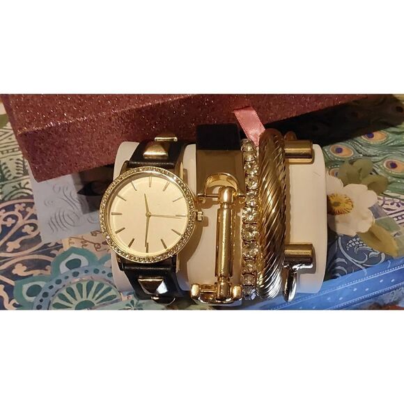 BNIB~Trendy Women's Black Studded Strap Watch & Bracelets Boxed Gift Set - Picture 3 of 4